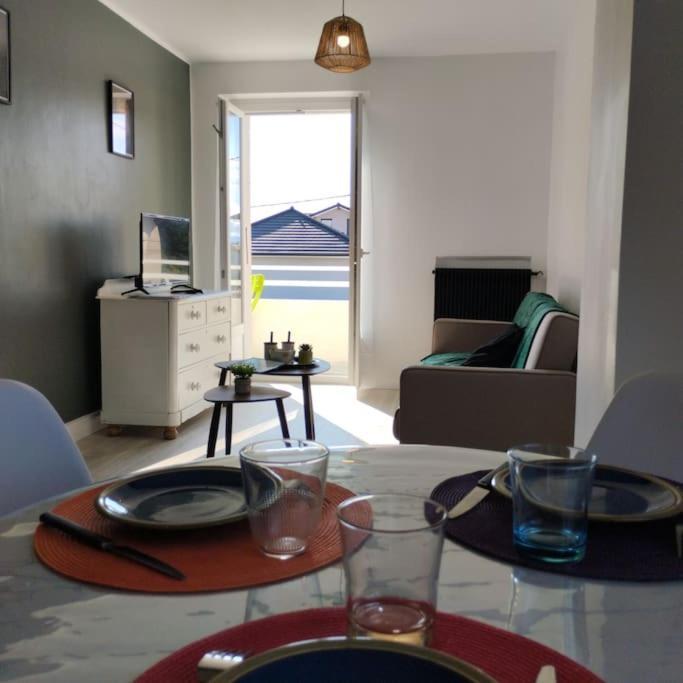 Appartement Verdoyant Au Bord Du Lac Leman Entre Evian Et Thonon Dans Une Villa Publier Exterior photo