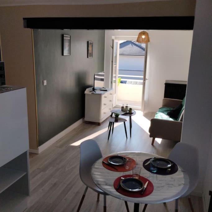 Appartement Verdoyant Au Bord Du Lac Leman Entre Evian Et Thonon Dans Une Villa Publier Exterior photo