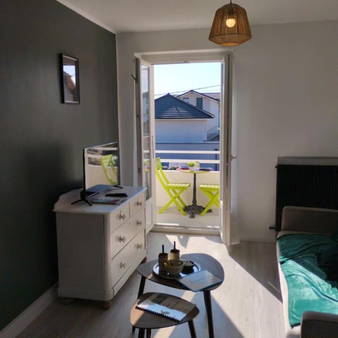 Appartement Verdoyant Au Bord Du Lac Leman Entre Evian Et Thonon Dans Une Villa Publier Exterior photo