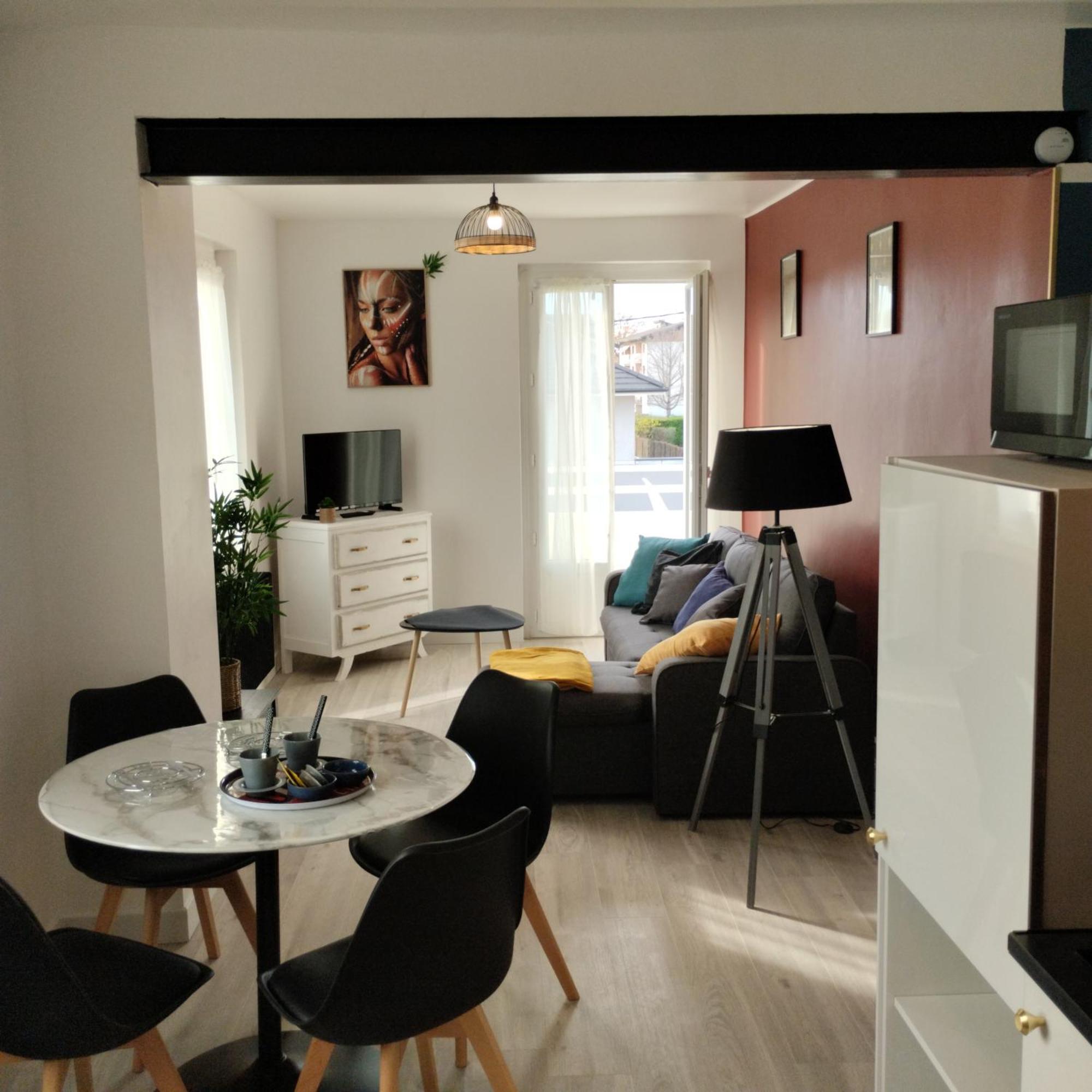 Appartement Verdoyant Au Bord Du Lac Leman Entre Evian Et Thonon Dans Une Villa Publier Exterior photo